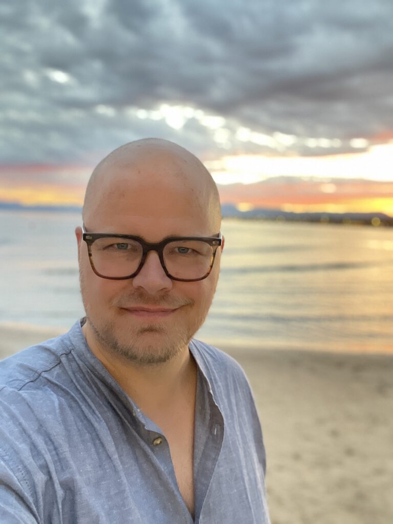 Bit Bizzy - profielfoto van mij. Jaap Lalkens, bij zonsondergang.